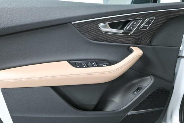 new 2025 Audi Q7 car, priced at $74,681