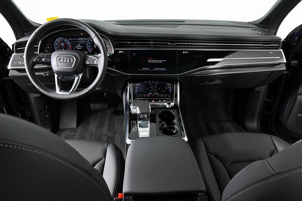 new 2025 Audi Q7 car, priced at $76,528