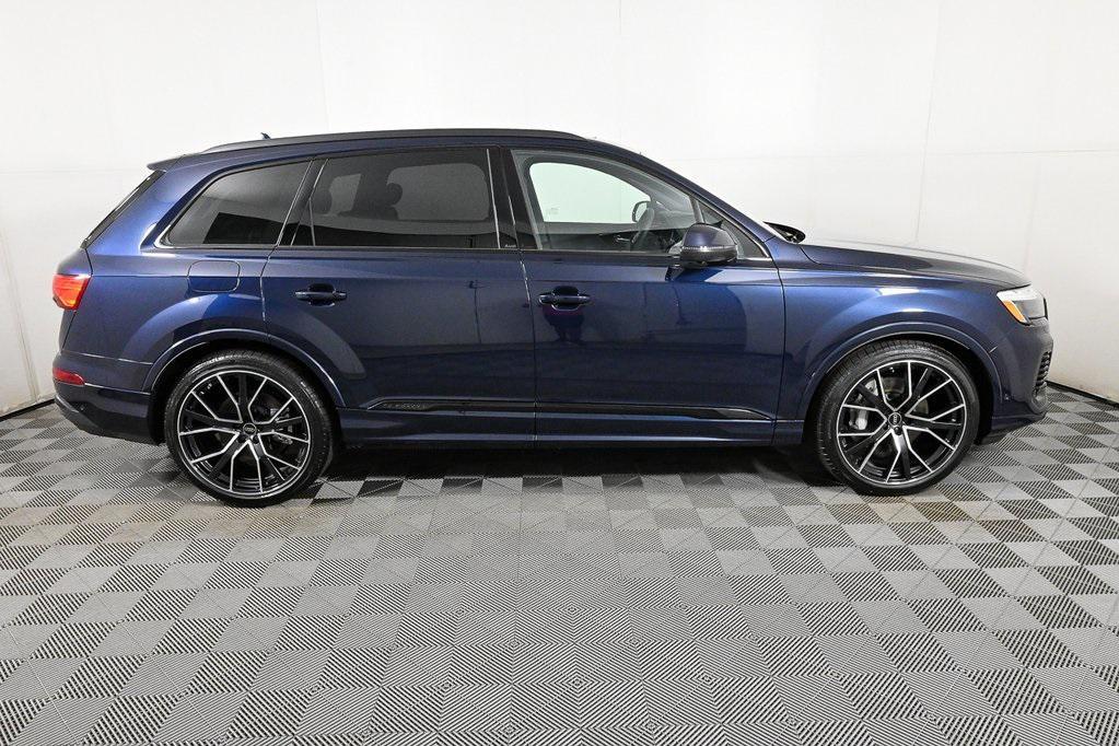 new 2025 Audi Q7 car, priced at $76,528