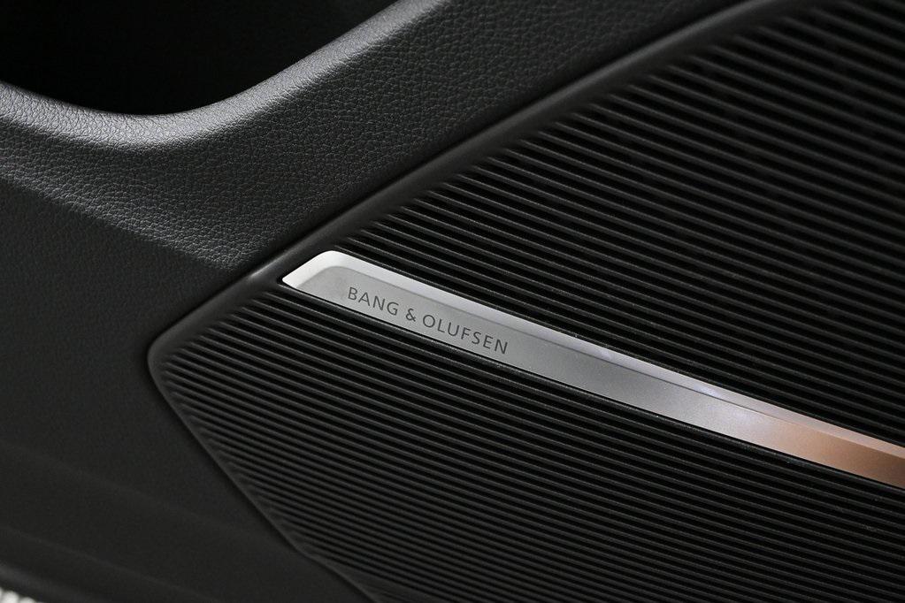 new 2025 Audi Q7 car, priced at $76,528