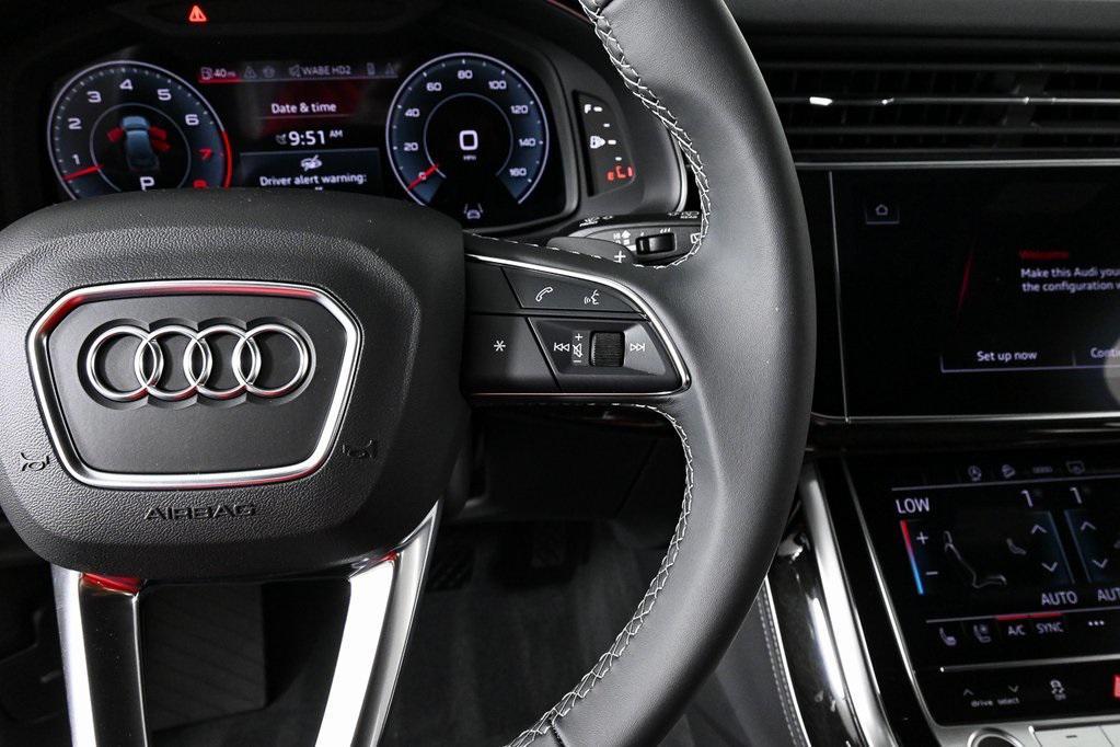 new 2025 Audi Q7 car, priced at $76,528