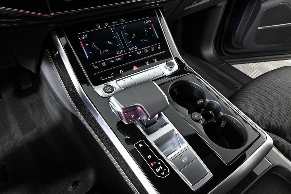 new 2025 Audi Q7 car, priced at $76,528