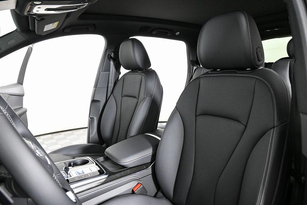 new 2025 Audi Q7 car, priced at $76,528