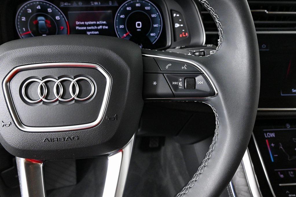 new 2025 Audi Q7 car, priced at $73,157