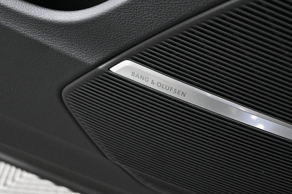 new 2025 Audi Q7 car, priced at $73,157