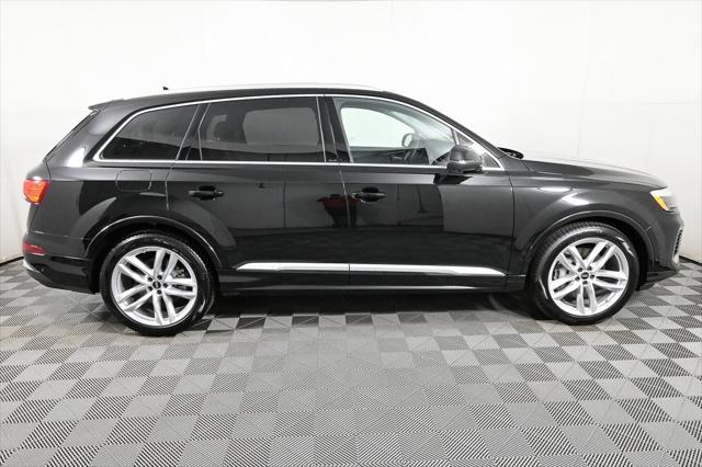 new 2025 Audi Q7 car, priced at $72,395