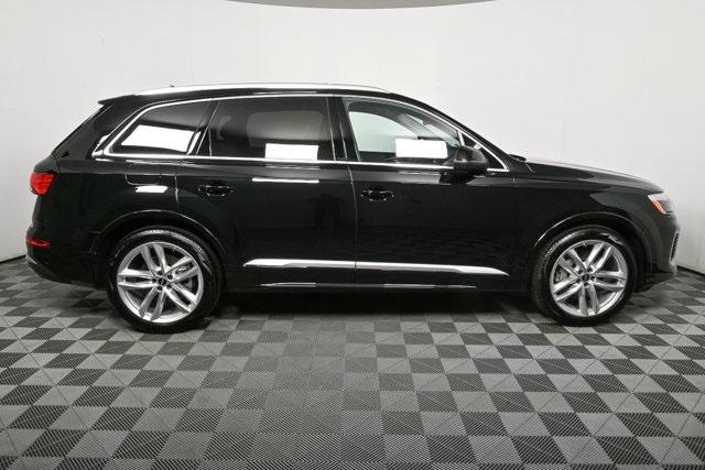 new 2025 Audi Q7 car, priced at $72,533