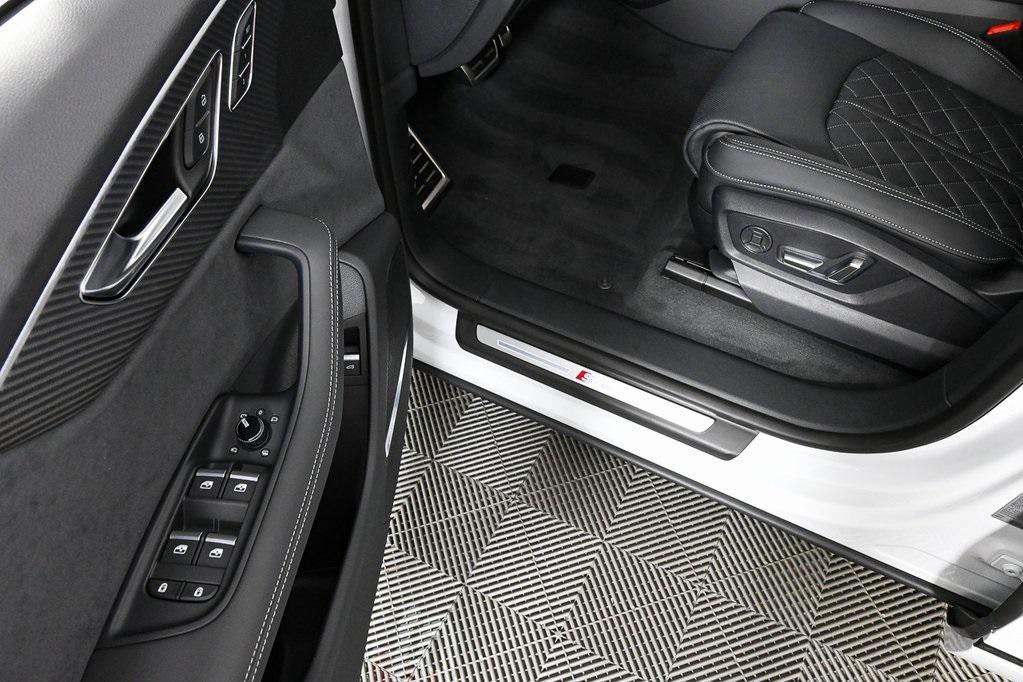 new 2025 Audi SQ8 car, priced at $100,885