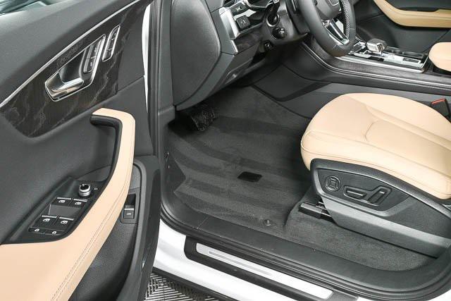 new 2025 Audi Q7 car, priced at $73,863
