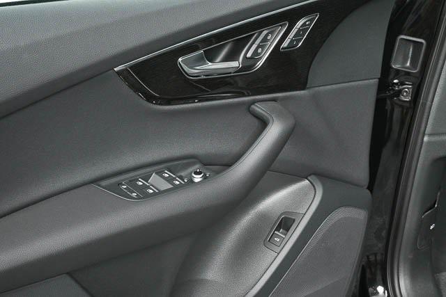 new 2025 Audi Q7 car, priced at $71,050