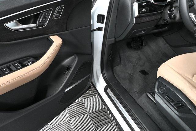 new 2025 Audi Q7 car, priced at $72,742