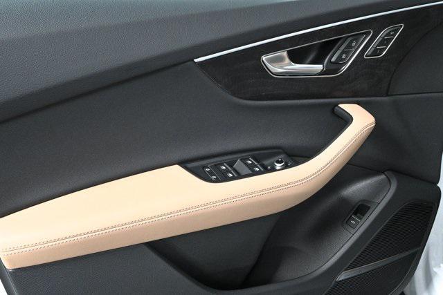 new 2025 Audi Q7 car, priced at $72,742