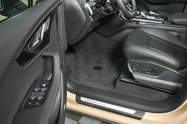 new 2025 Audi Q7 car, priced at $64,956