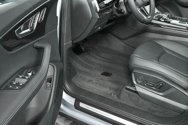 new 2025 Audi Q7 car, priced at $74,726