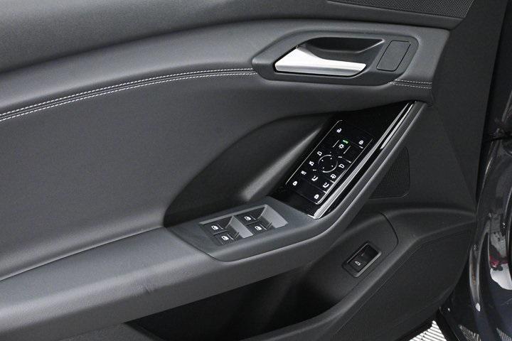 new 2025 Audi Q6 e-tron car, priced at $69,197