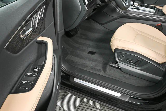 new 2025 Audi Q7 car, priced at $77,450