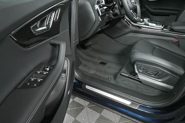 new 2025 Audi Q7 car, priced at $71,763