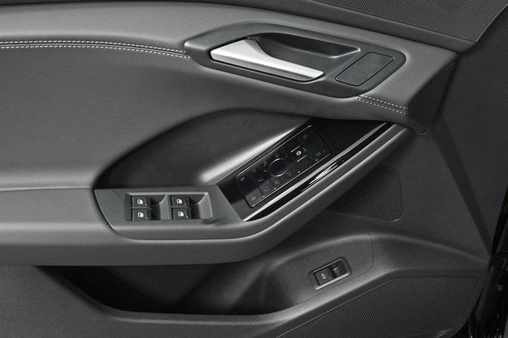 new 2025 Audi Q6 e-tron car, priced at $71,000