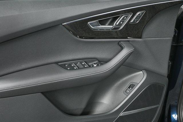 new 2025 Audi Q7 car, priced at $75,418