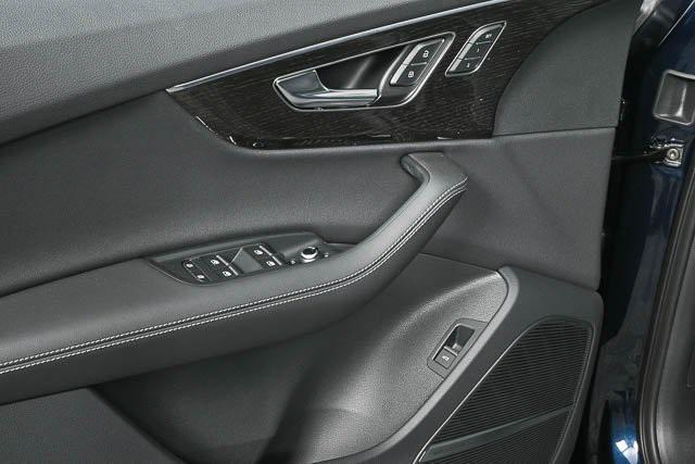 new 2025 Audi Q7 car, priced at $75,540