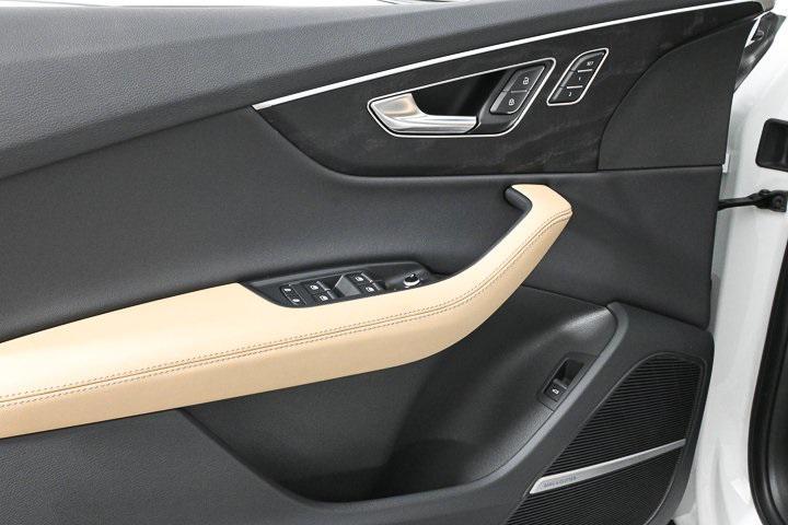 new 2025 Audi Q7 car, priced at $73,297