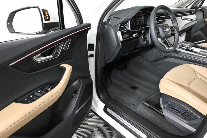new 2025 Audi Q7 car, priced at $73,297