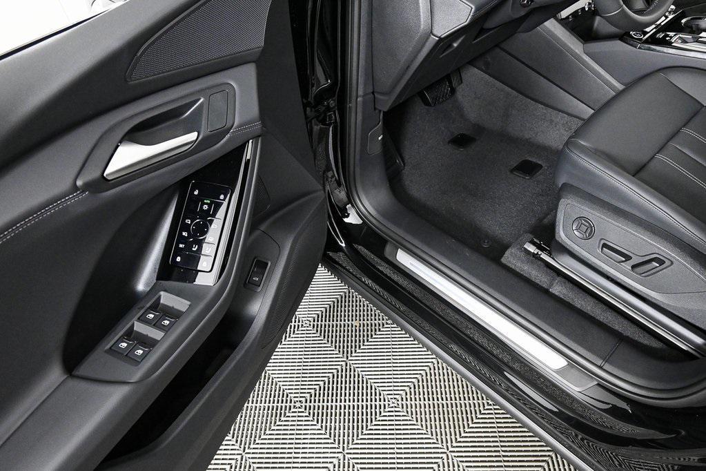 new 2025 Audi Q6 e-tron car, priced at $70,080