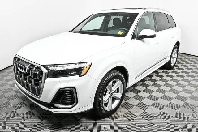 new 2025 Audi Q7 car, priced at $65,852