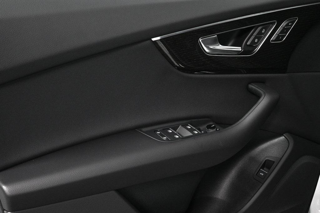 new 2025 Audi Q8 car, priced at $78,294