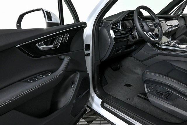 new 2025 Audi Q7 car, priced at $71,500