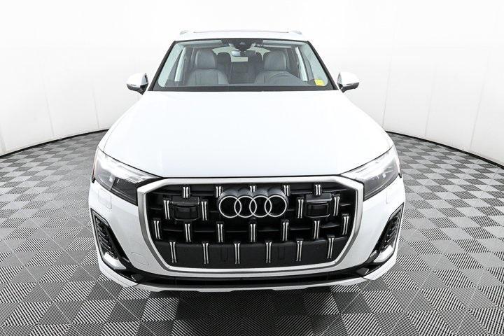 new 2025 Audi Q7 car, priced at $72,768