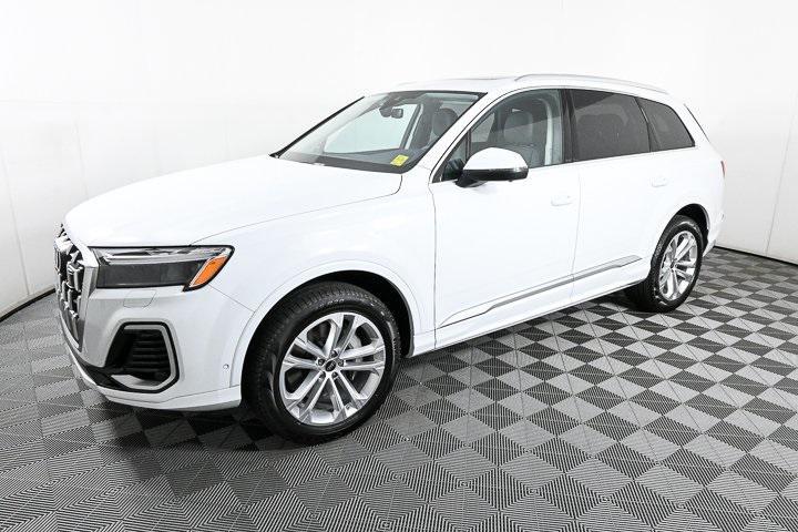 new 2025 Audi Q7 car, priced at $72,768