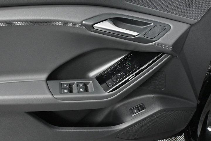 new 2025 Audi Q6 e-tron car, priced at $69,768