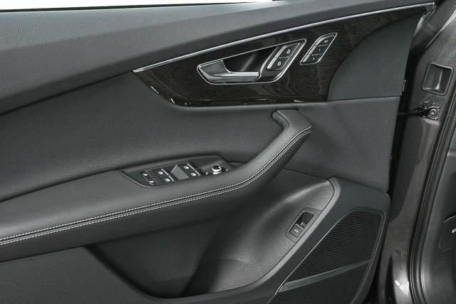 new 2025 Audi Q7 car, priced at $73,863