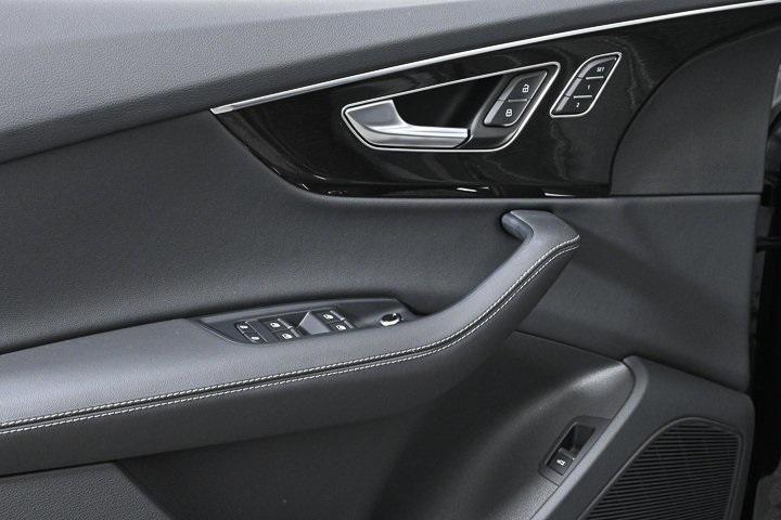 new 2025 Audi Q7 car, priced at $75,800