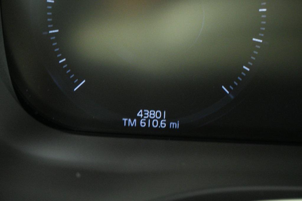used 2021 Volvo XC60 Recharge Plug-In Hybrid car, priced at $32,500
