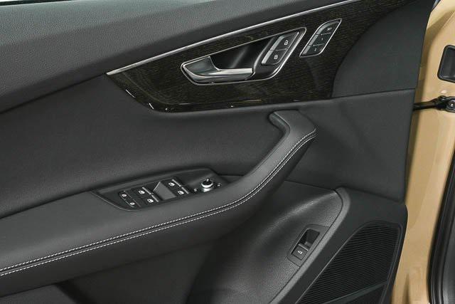 new 2025 Audi Q7 car, priced at $71,051