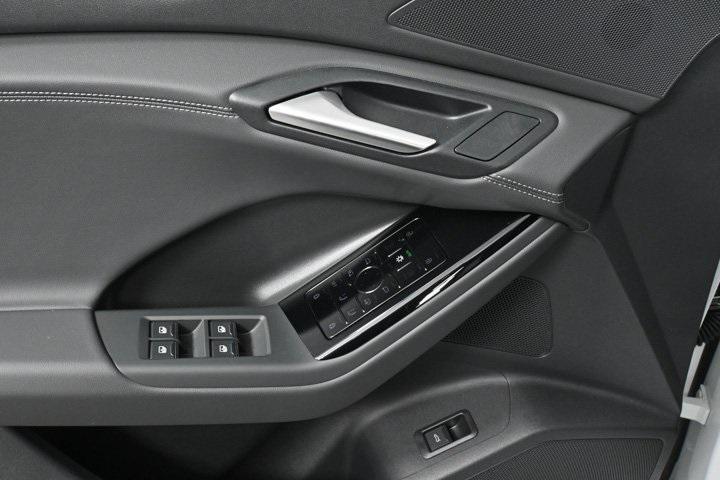 new 2025 Audi Q6 e-tron car, priced at $69,262
