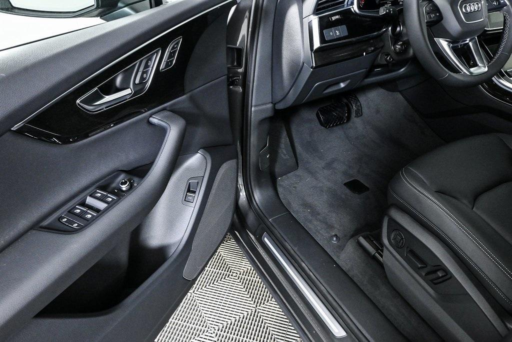 new 2025 Audi Q7 car, priced at $64,650