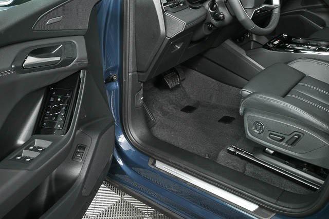 new 2025 Audi Q6 e-tron car, priced at $76,425