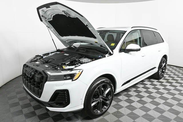 new 2025 Audi Q7 car, priced at $73,863