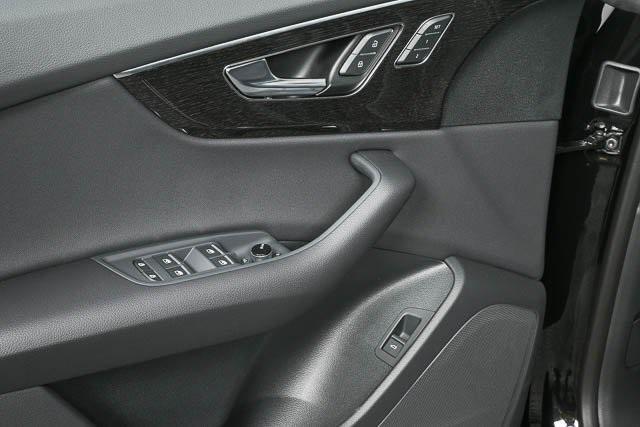 new 2025 Audi Q8 car, priced at $77,392