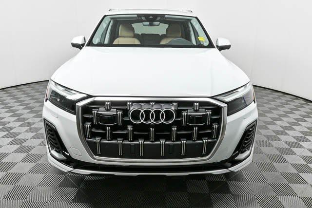 new 2025 Audi Q7 car, priced at $75,800