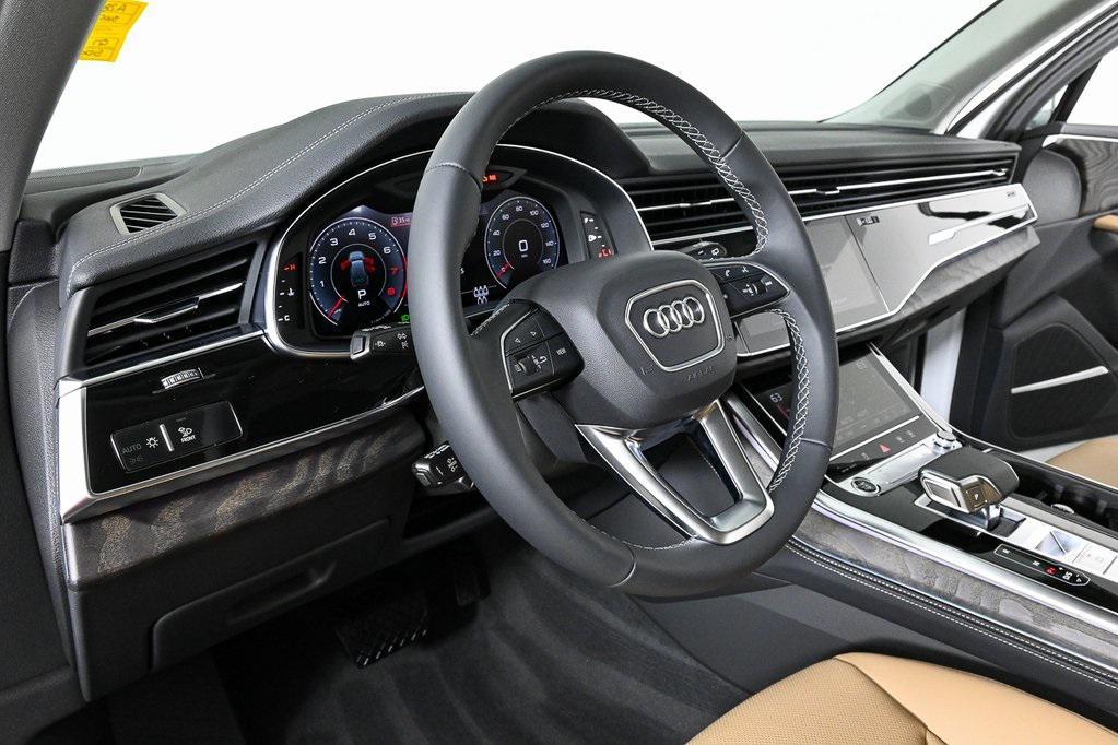 new 2025 Audi Q7 car, priced at $72,533