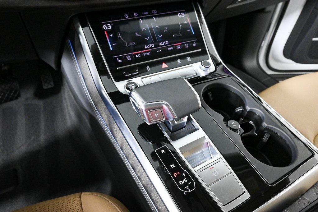 new 2025 Audi Q7 car, priced at $72,533