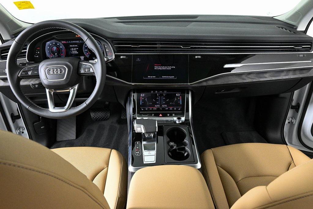 new 2025 Audi Q7 car, priced at $72,533