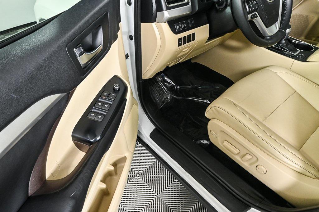 used 2019 Toyota Highlander car, priced at $23,847