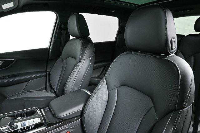 new 2025 Audi Q7 car, priced at $86,209