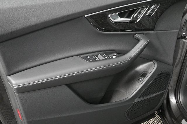 new 2025 Audi Q7 car, priced at $71,633