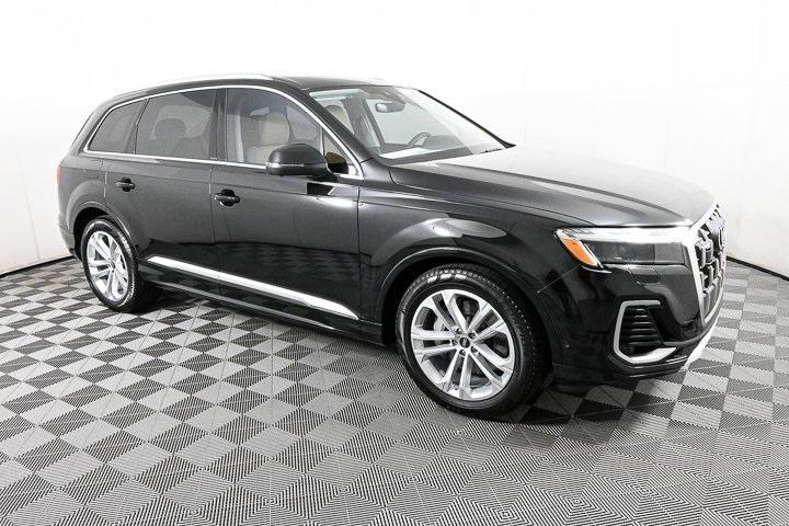 new 2025 Audi Q7 car, priced at $75,173